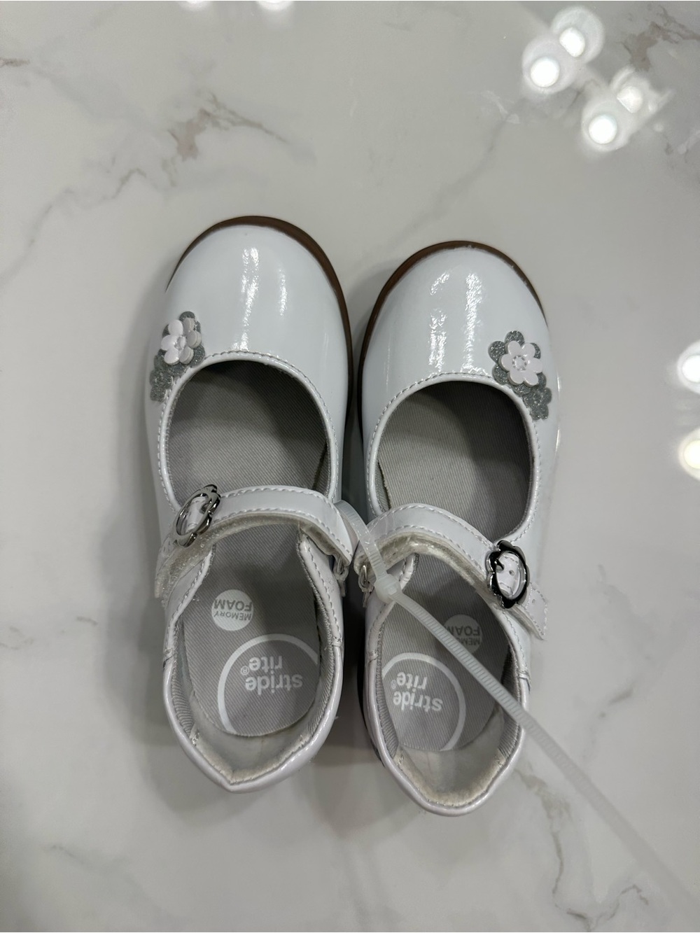 Stride Rite NEW / NWOT White Patent Mary Jane Dress Shoes with Silver Flowers